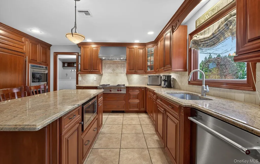 28 Timber Ridge Drive Commack NY 11725