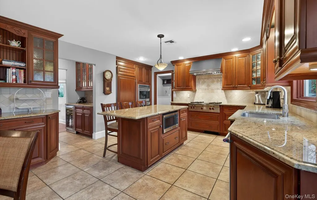 28 Timber Ridge Drive Commack NY 11725
