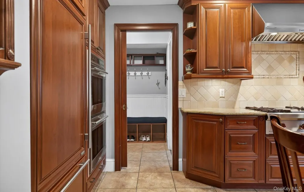 28 Timber Ridge Drive Commack NY 11725