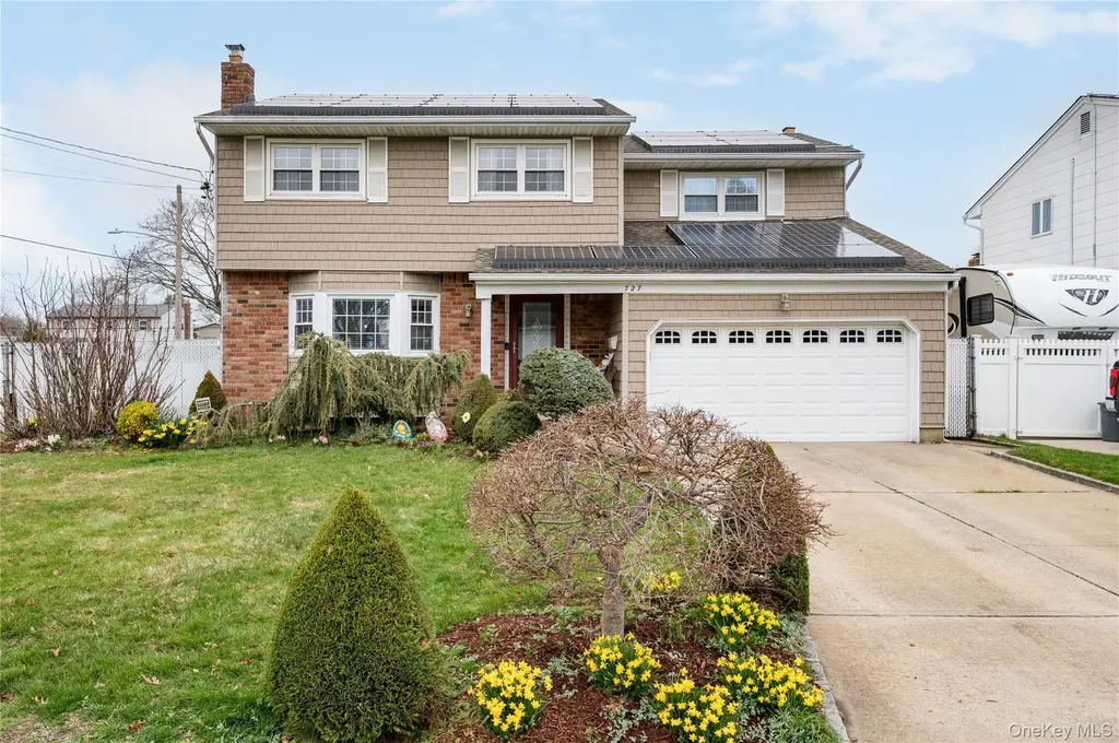 727 Outlook Avenue West Babylon NY 11704