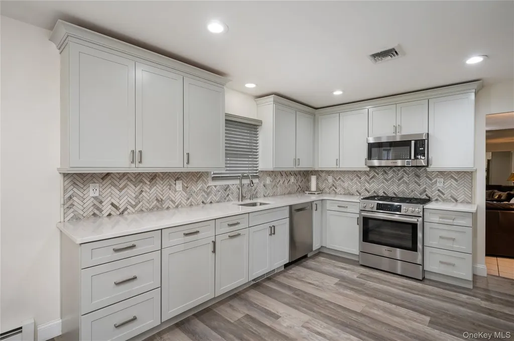 727 Outlook Avenue West Babylon NY 11704