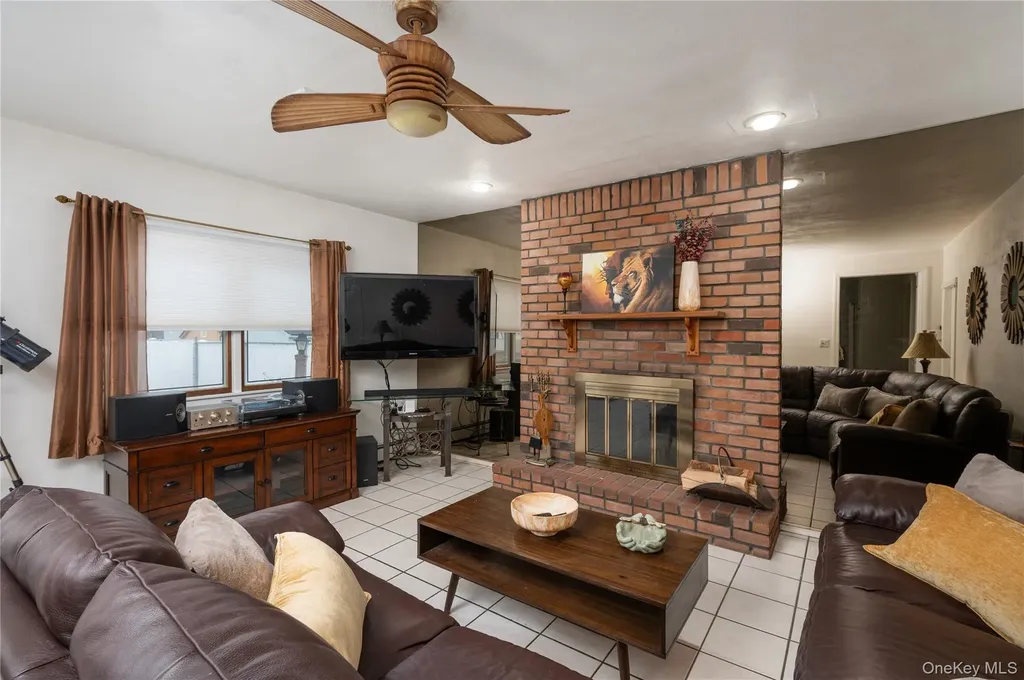 727 Outlook Avenue West Babylon NY 11704