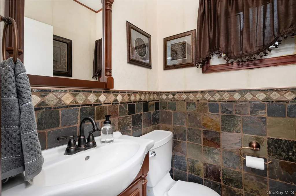 727 Outlook Avenue West Babylon NY 11704