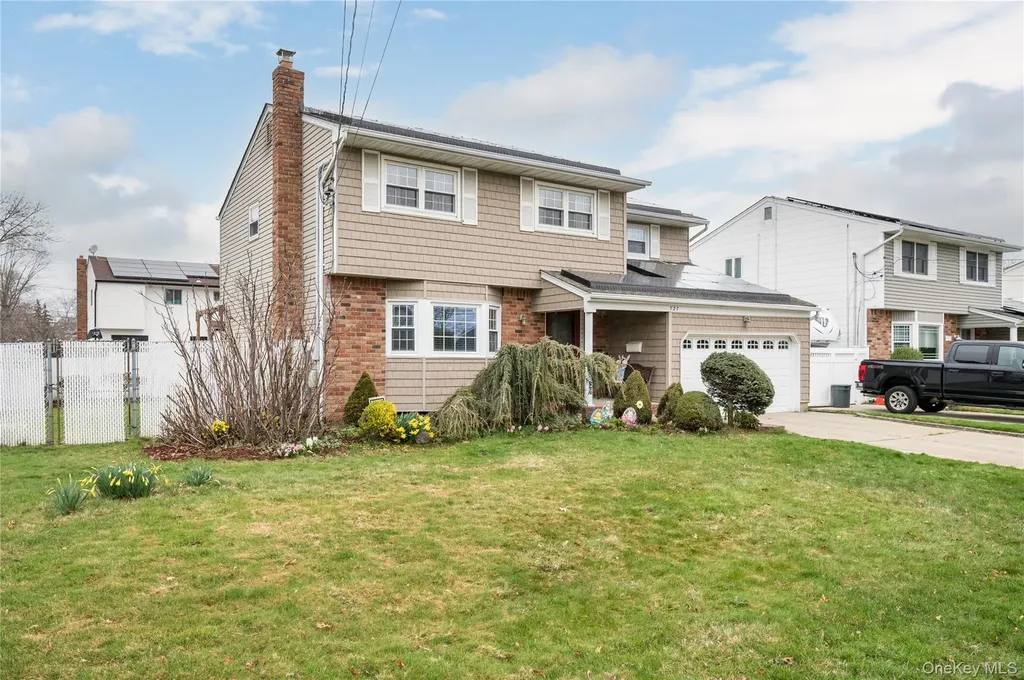 727 Outlook Avenue West Babylon NY 11704