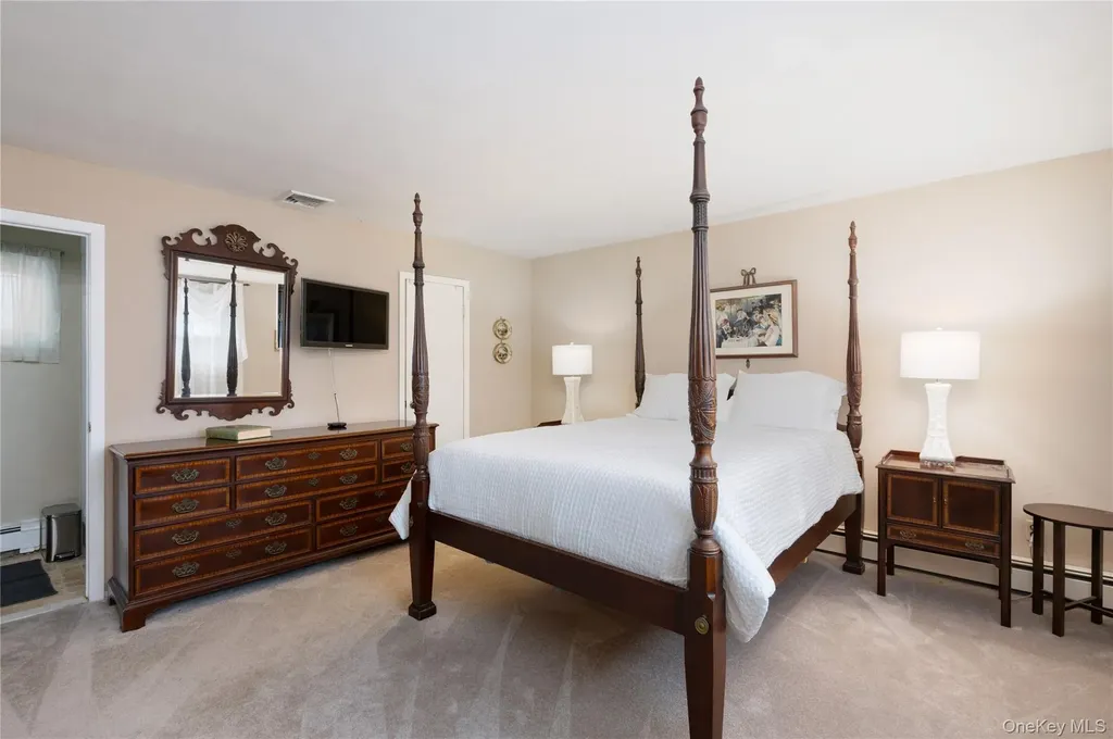 727 Outlook Avenue West Babylon NY 11704