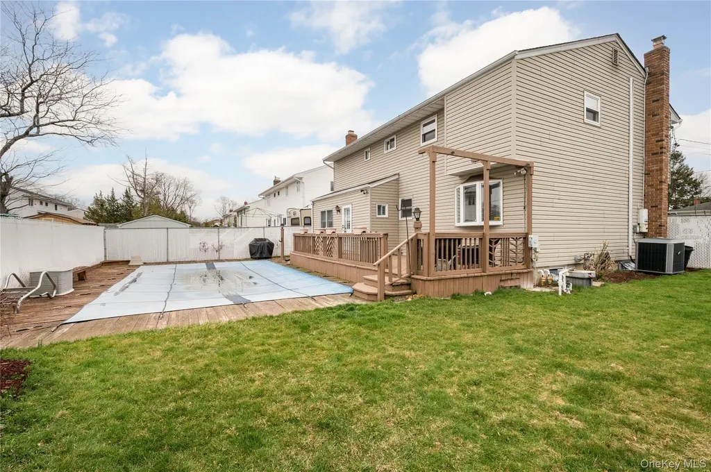 727 Outlook Avenue West Babylon NY 11704