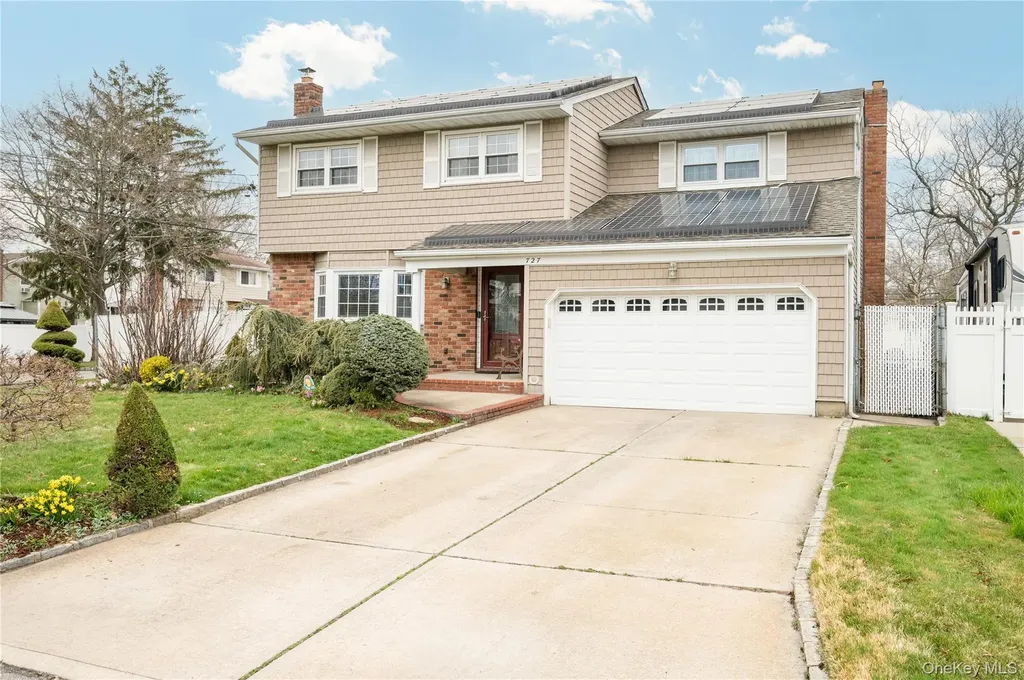 727 Outlook Avenue West Babylon NY 11704