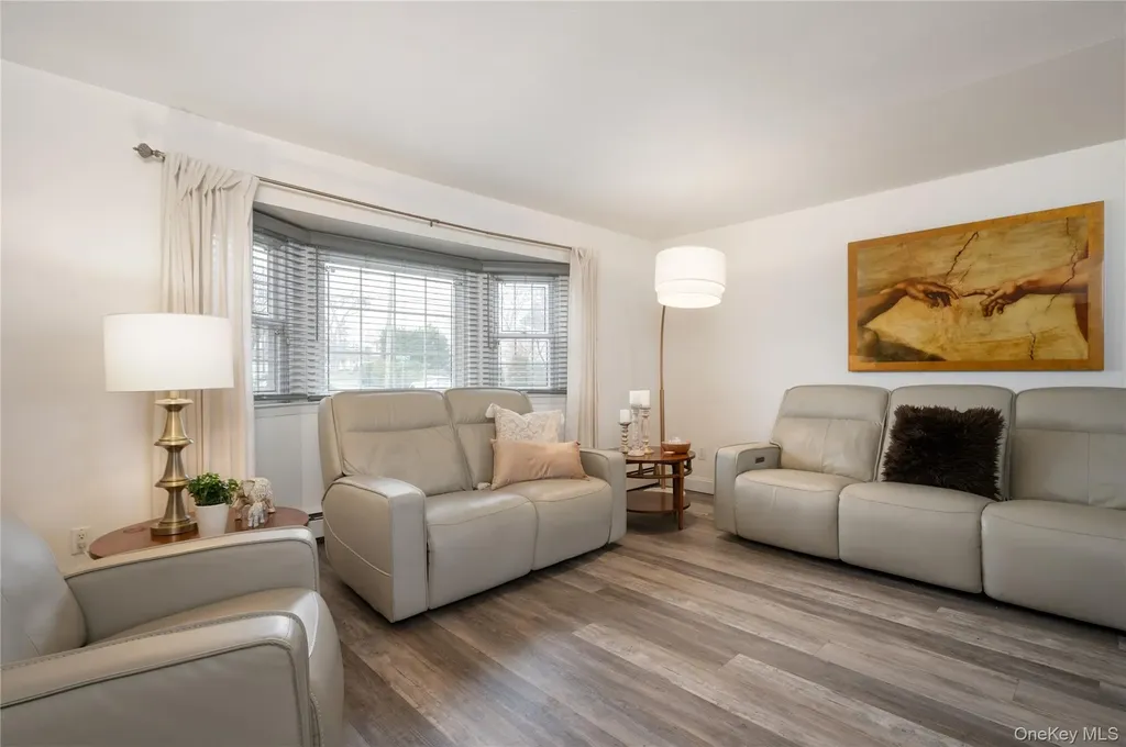 727 Outlook Avenue West Babylon NY 11704