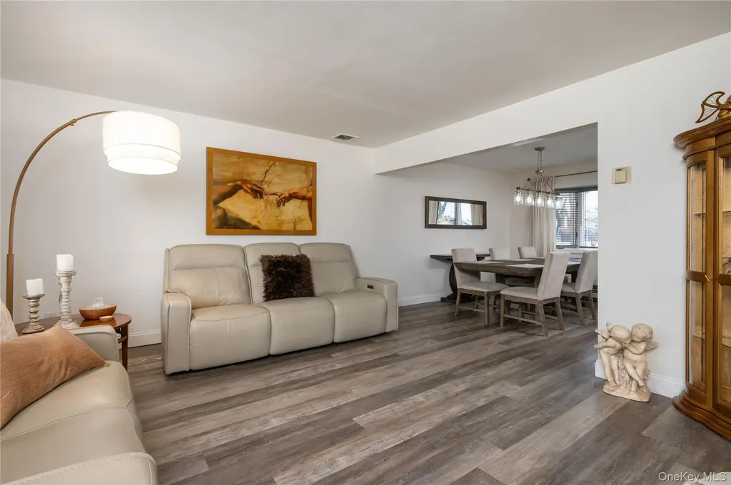 727 Outlook Avenue West Babylon NY 11704