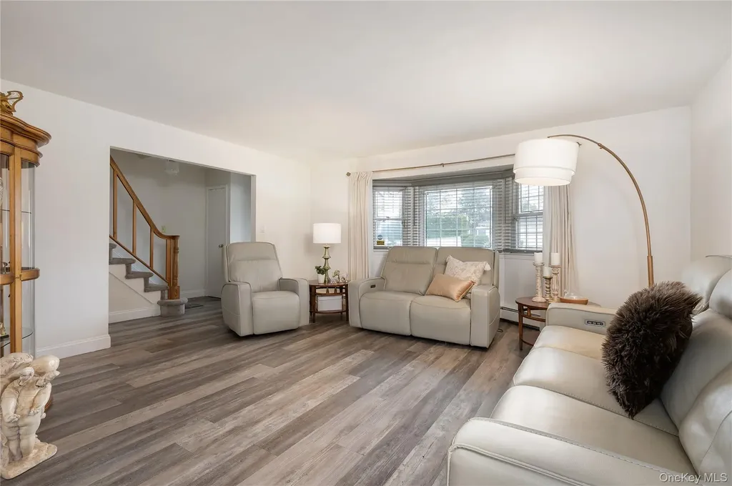 727 Outlook Avenue West Babylon NY 11704