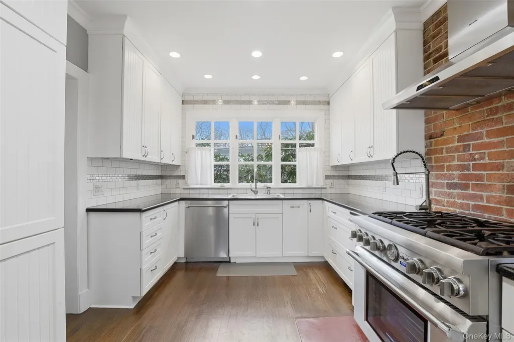 12 Little John Place White Plains NY 10605