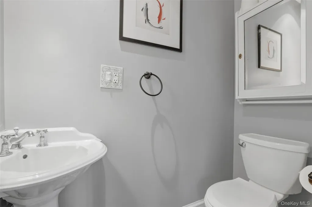 12 Little John Place White Plains NY 10605
