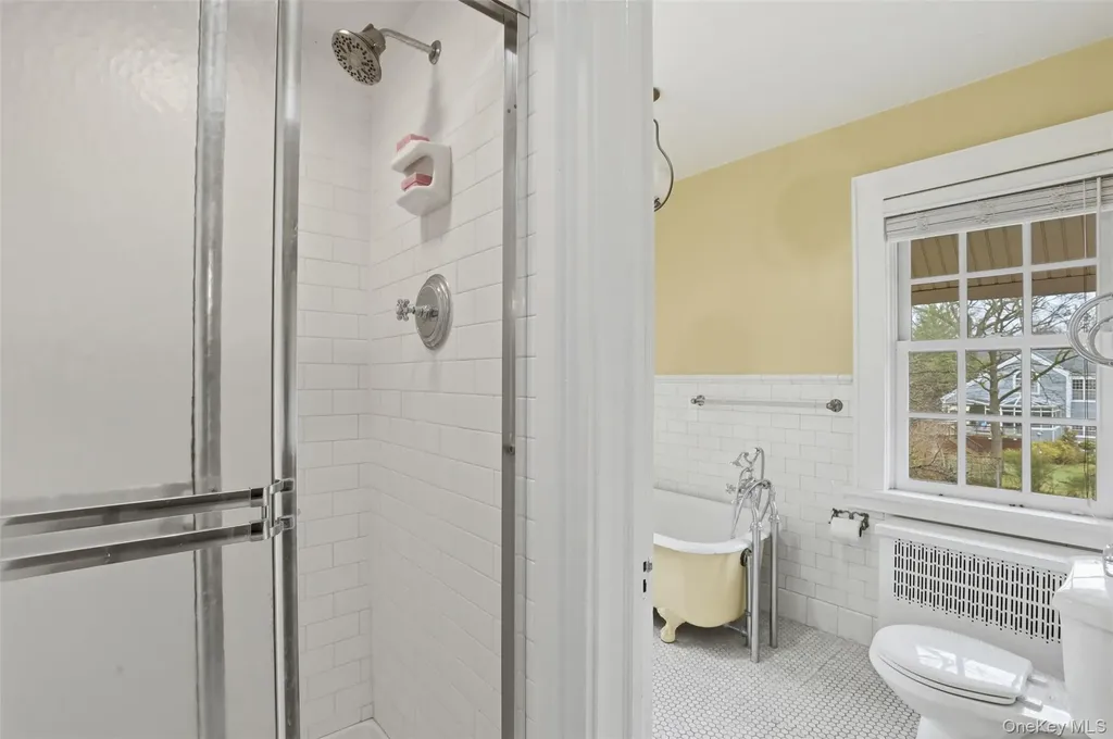 12 Little John Place White Plains NY 10605