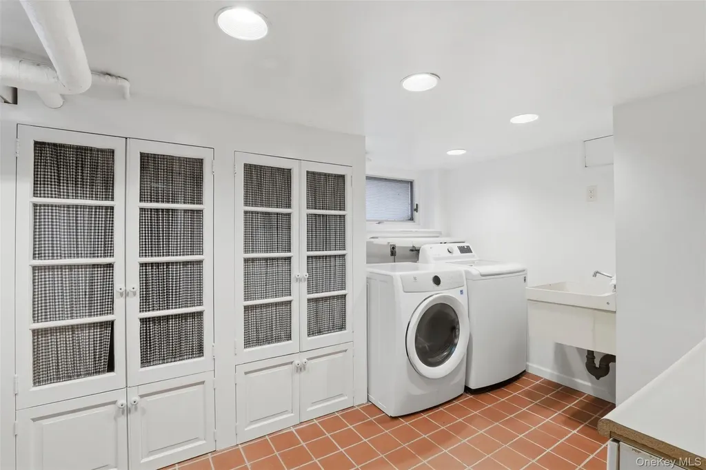 12 Little John Place White Plains NY 10605