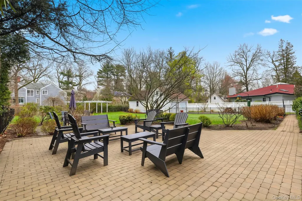12 Little John Place White Plains NY 10605