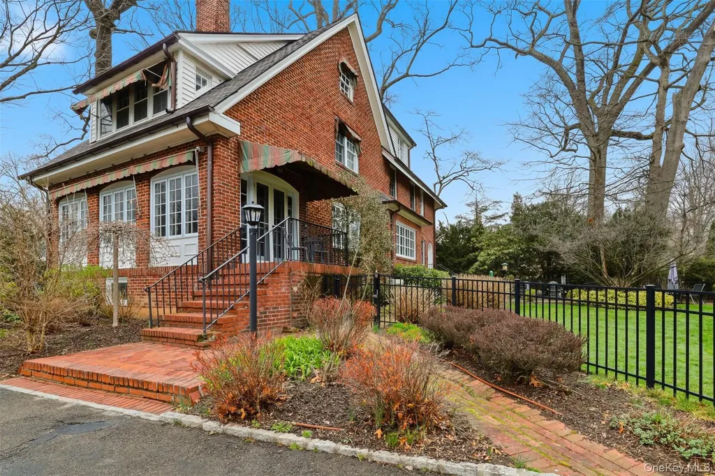 12 Little John Place White Plains NY 10605