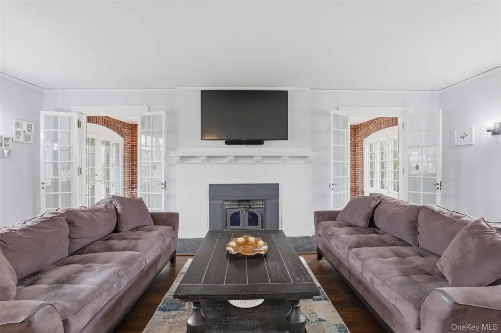 12 Little John Place White Plains NY 10605