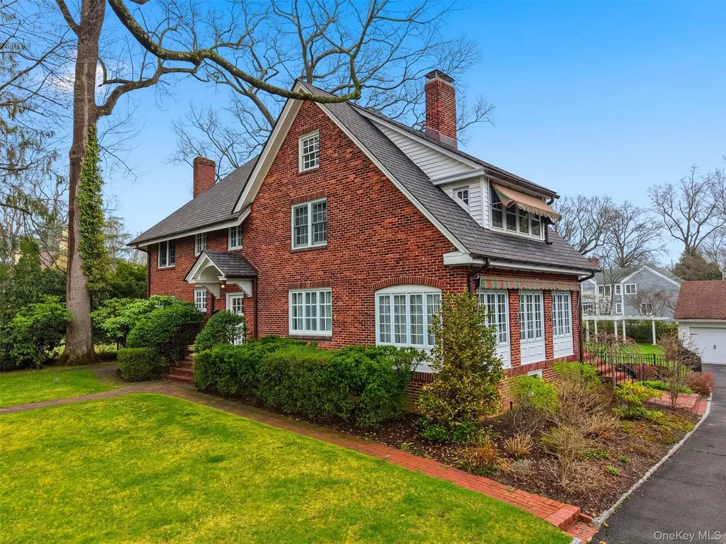 12 Little John Place White Plains NY 10605