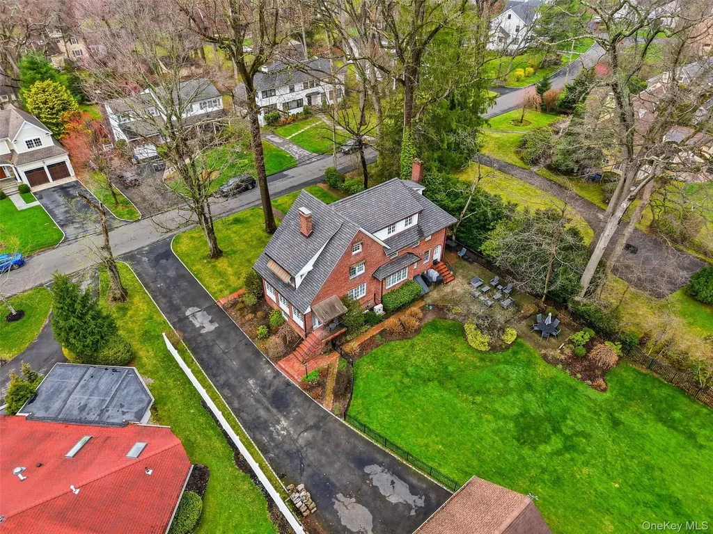 12 Little John Place White Plains NY 10605