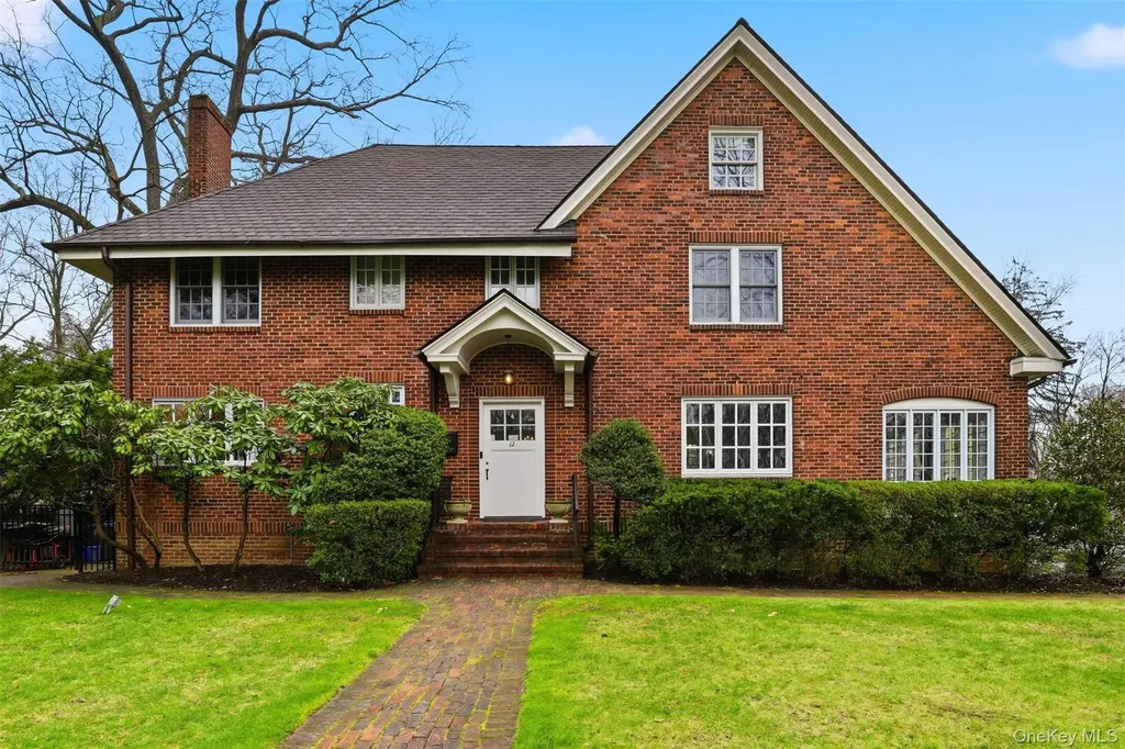 12 Little John Place White Plains NY 10605