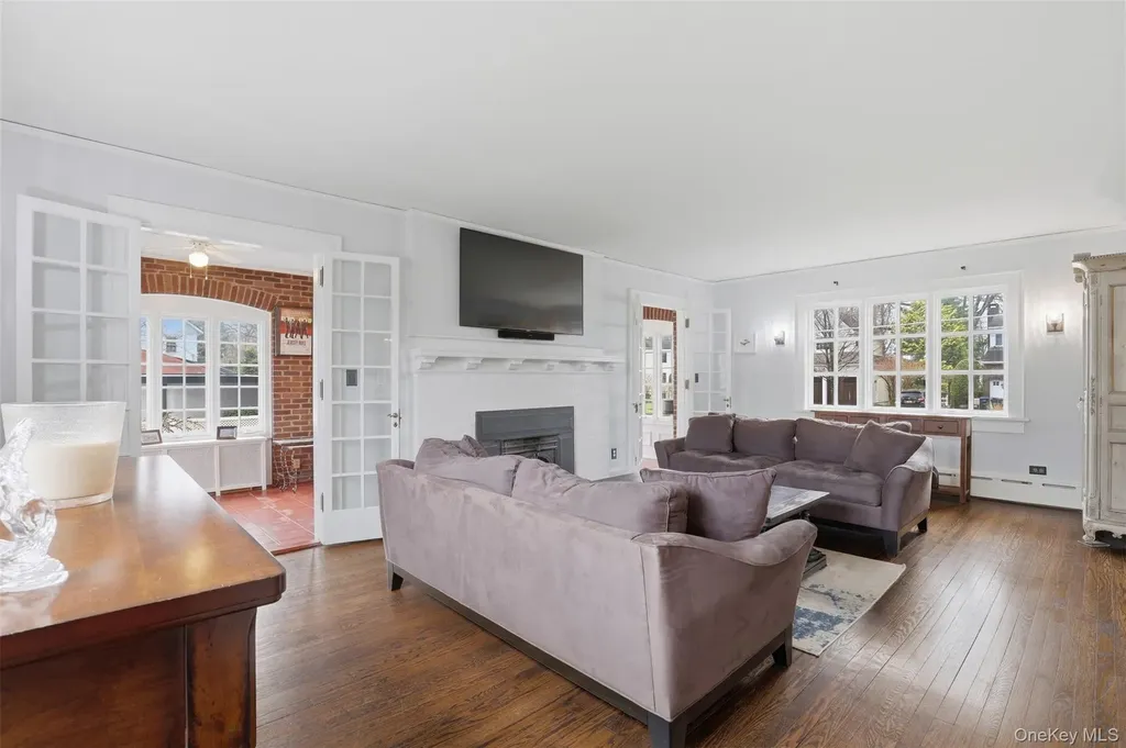 12 Little John Place White Plains NY 10605
