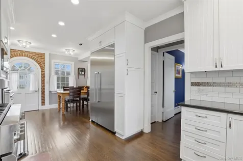 12 Little John Place White Plains NY 10605