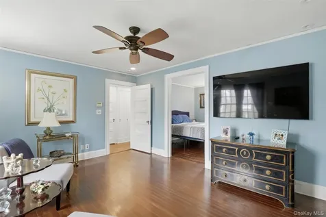 12 Little John Place White Plains NY 10605