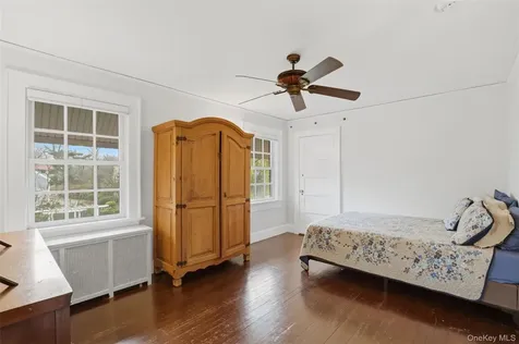 12 Little John Place White Plains NY 10605