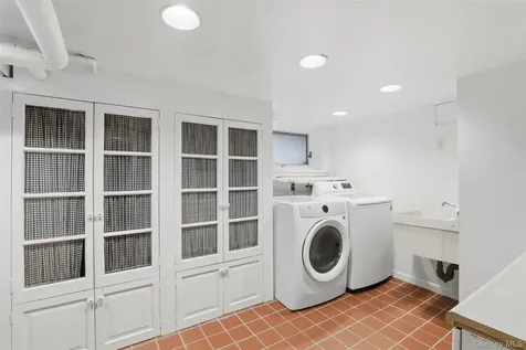 12 Little John Place White Plains NY 10605