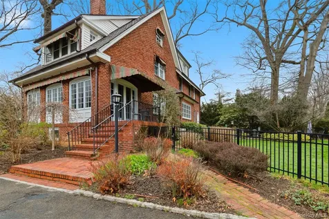 12 Little John Place White Plains NY 10605