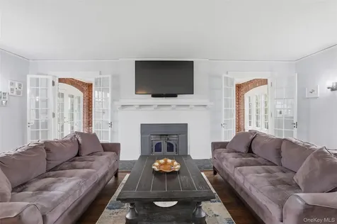 12 Little John Place White Plains NY 10605