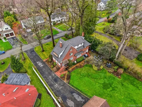 12 Little John Place White Plains NY 10605