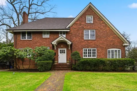 12 Little John Place White Plains NY 10605