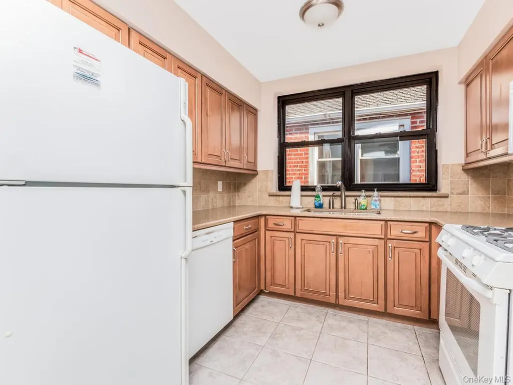 1863 Williamsbridge Road Bronx NY 10461