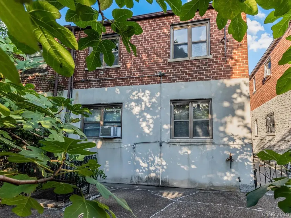 1863 Williamsbridge Road Bronx NY 10461