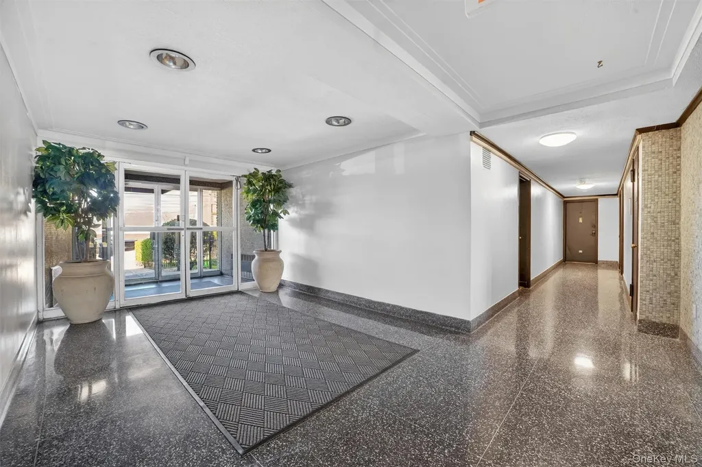 222 N Broadway Yonkers NY 10701