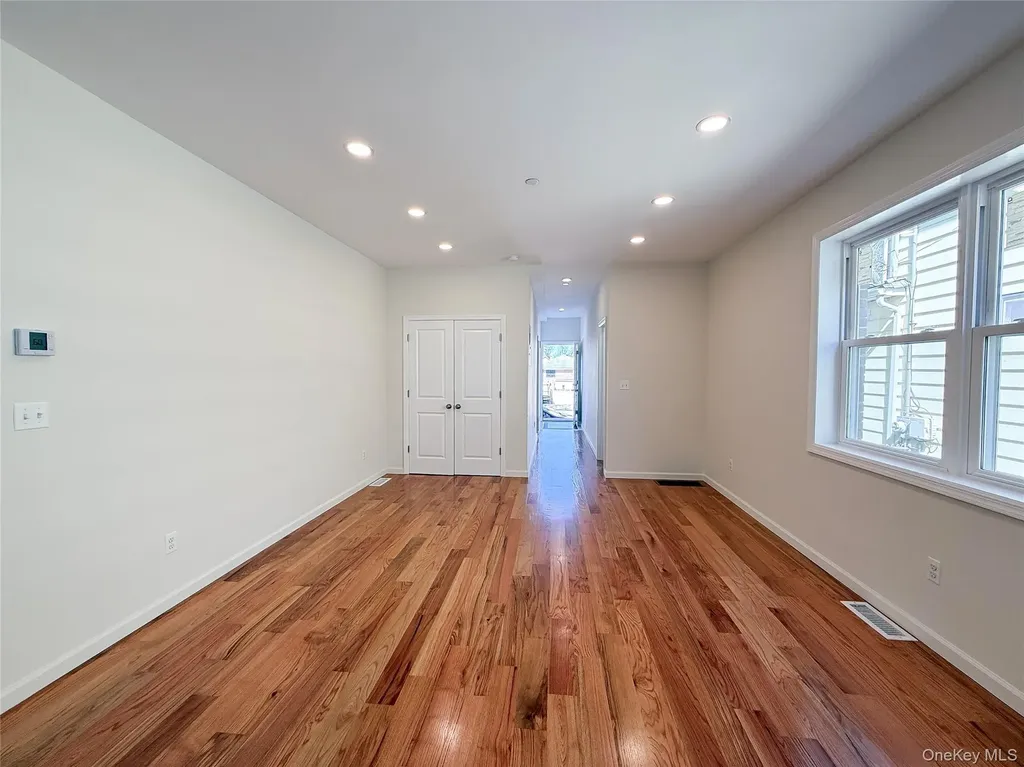 3174 Valhalla Drive Bronx NY 10465