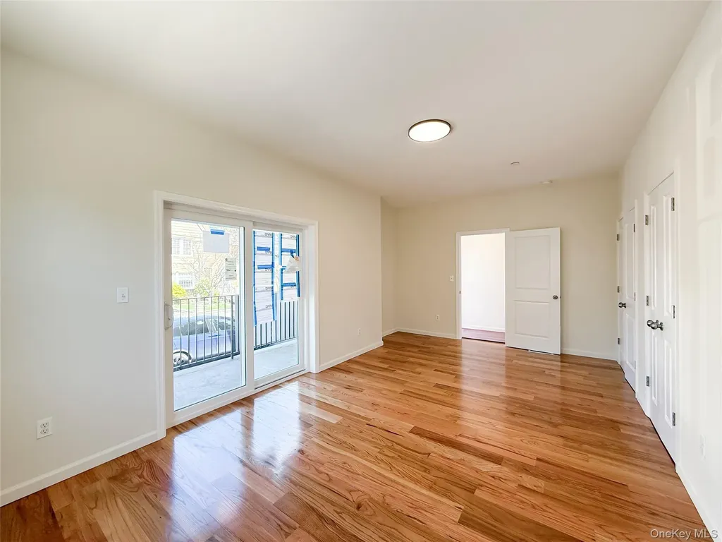 3174 Valhalla Drive Bronx NY 10465