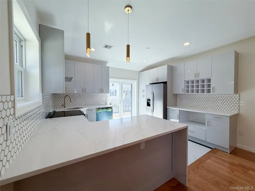 3174 Valhalla Drive Bronx NY 10465