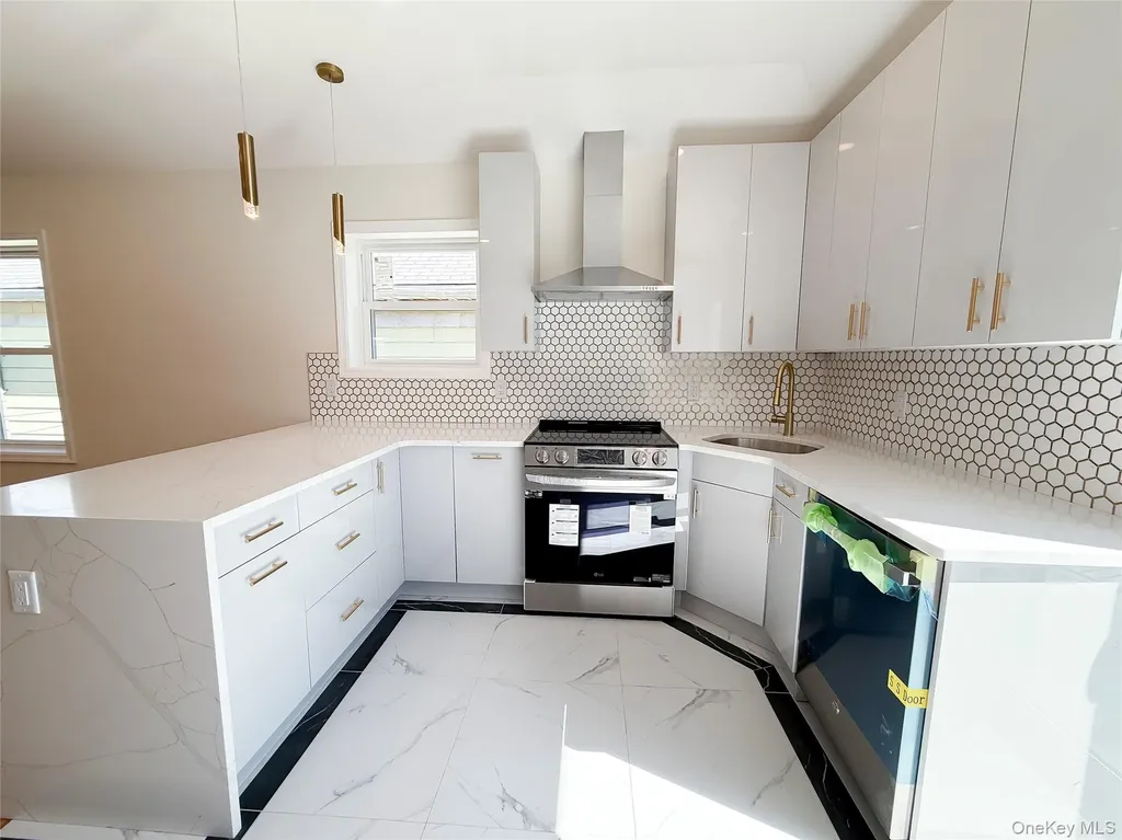 3174 Valhalla Drive Bronx NY 10465