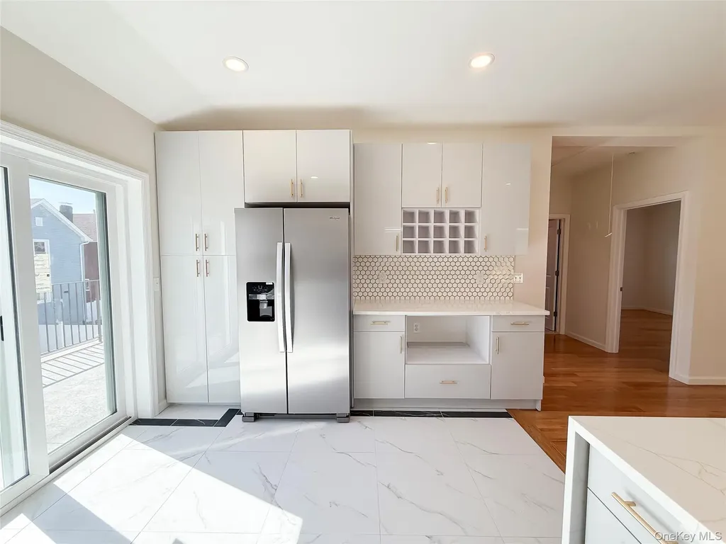 3174 Valhalla Drive Bronx NY 10465