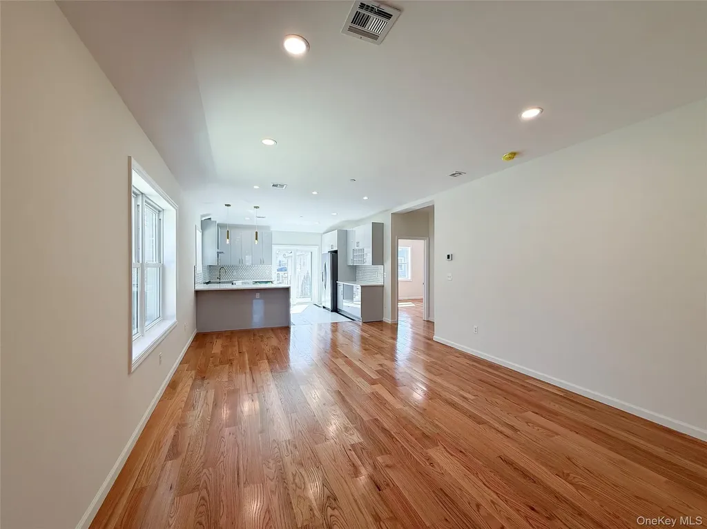 3174 Valhalla Drive Bronx NY 10465