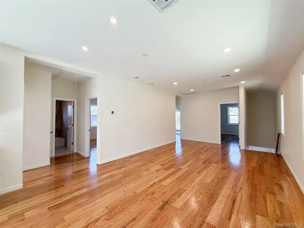 3174 Valhalla Drive Bronx NY 10465