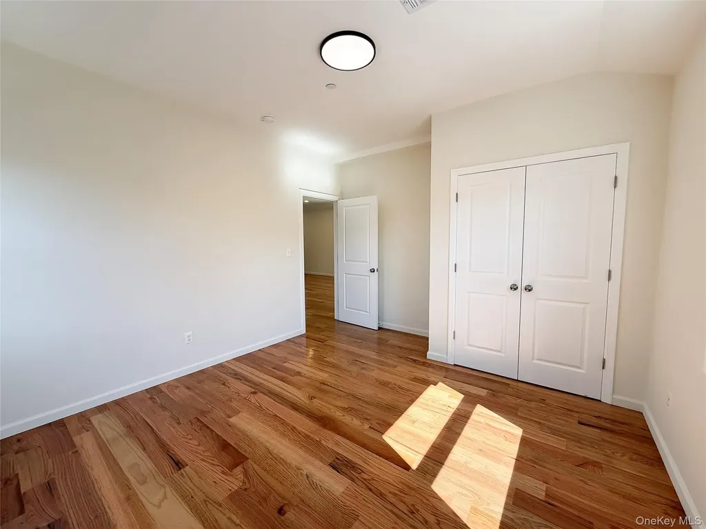3174 Valhalla Drive Bronx NY 10465