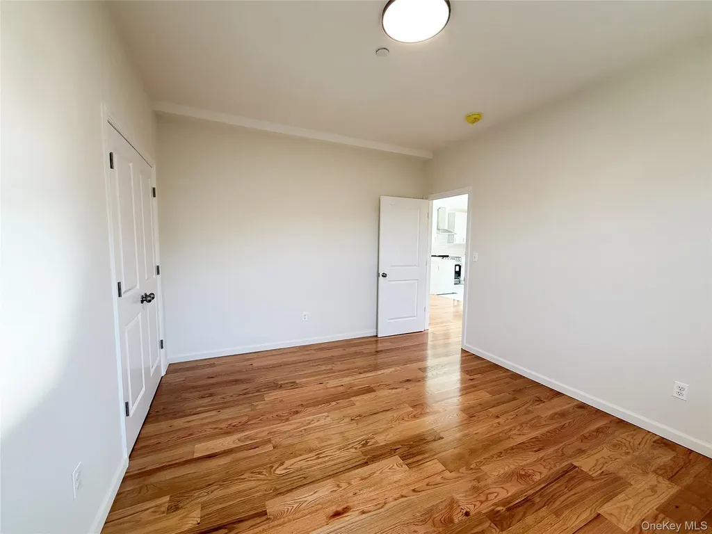 3174 Valhalla Drive Bronx NY 10465
