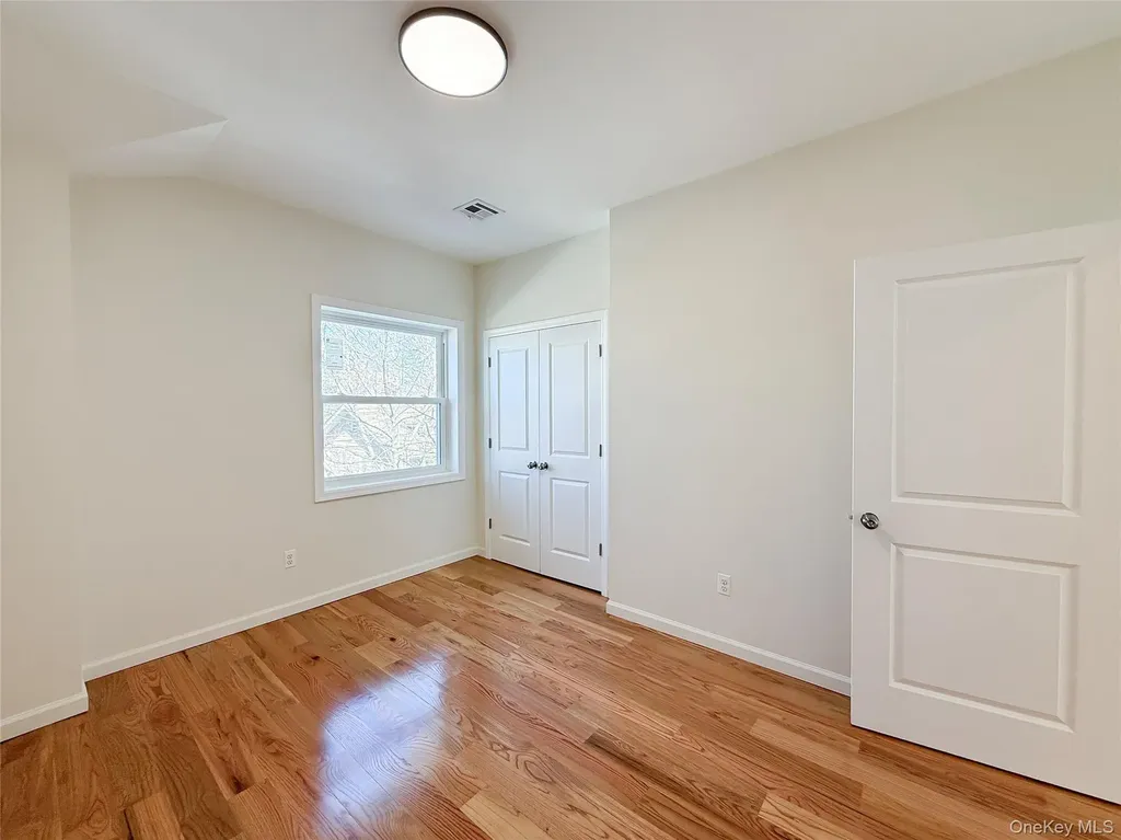 3174 Valhalla Drive Bronx NY 10465