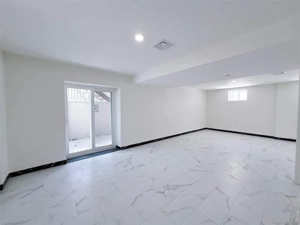 3174 Valhalla Drive Bronx NY 10465