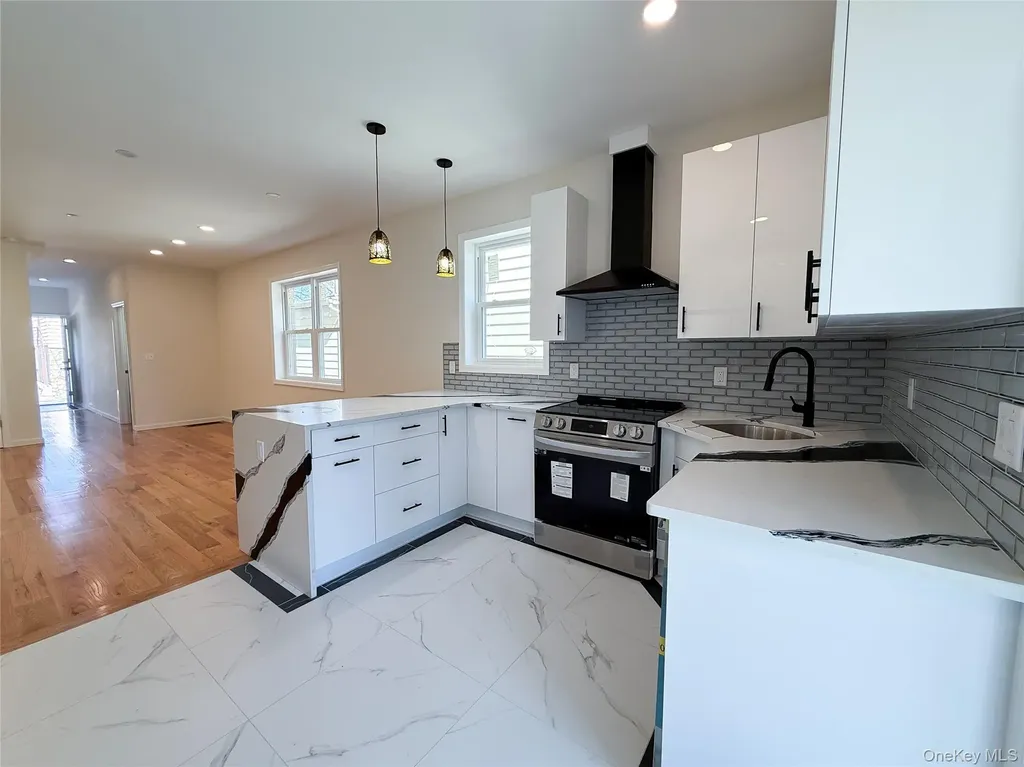 3174 Valhalla Drive Bronx NY 10465