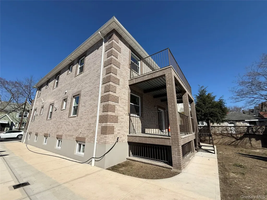 3174 Valhalla Drive Bronx NY 10465