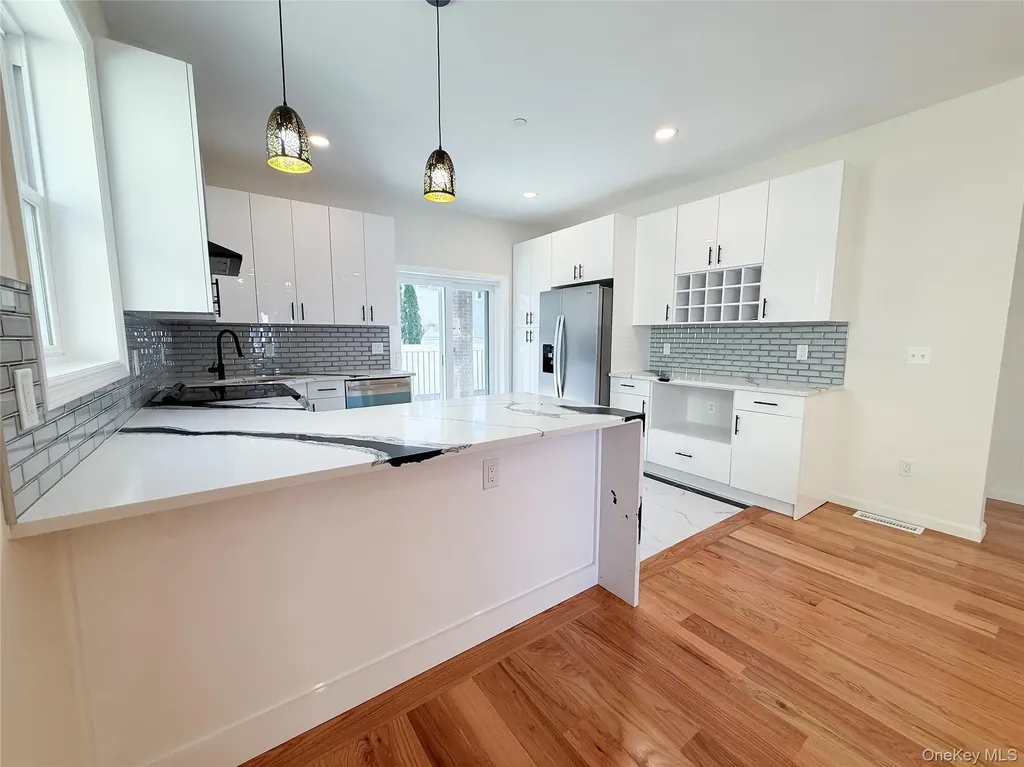 3174 Valhalla Drive Bronx NY 10465
